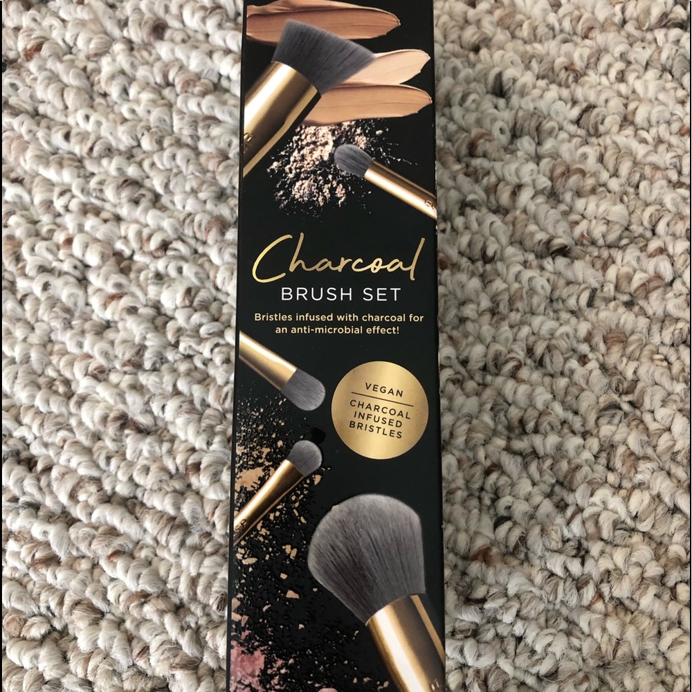 Charcoal brush set - 5 makeup brushes!!